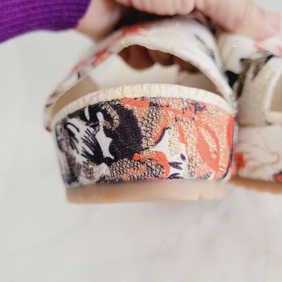 Floral Print Wedge Sandals - Picture 12 of 13